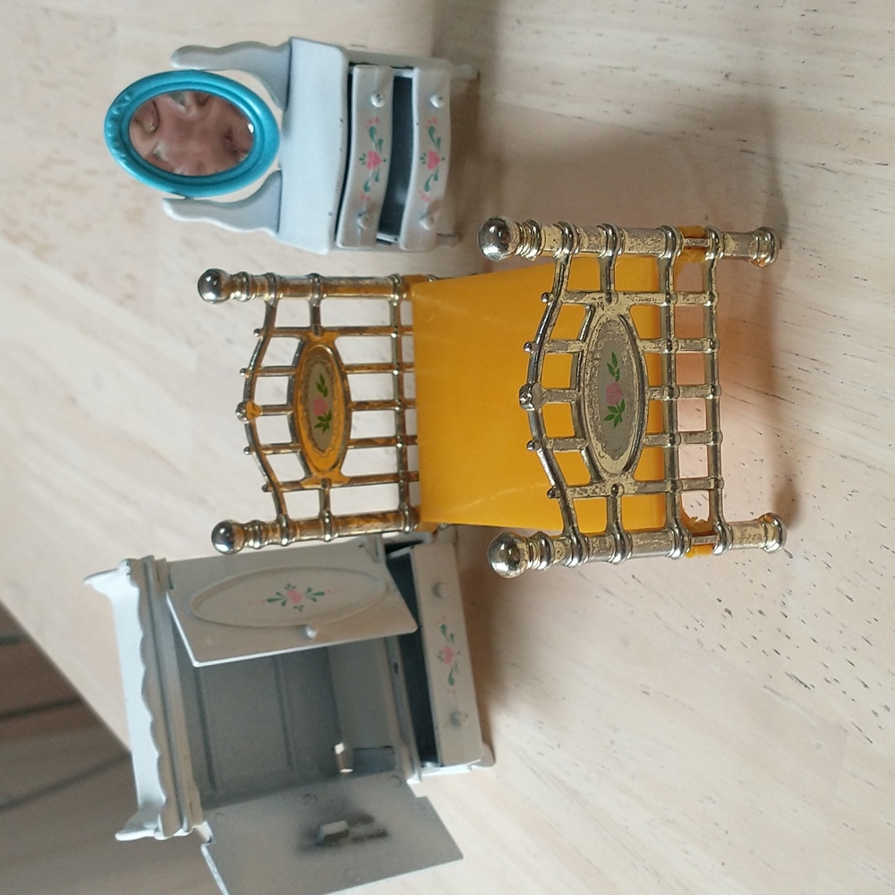 Vintage Dollhouse Furniture - Picture 3 of 10